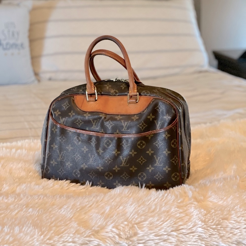 LOUIS VUITTON Monogram Deauville
